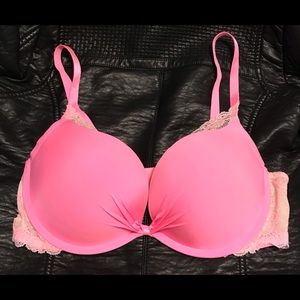 Victoria’s Secret vintage 36C bra pink padded
